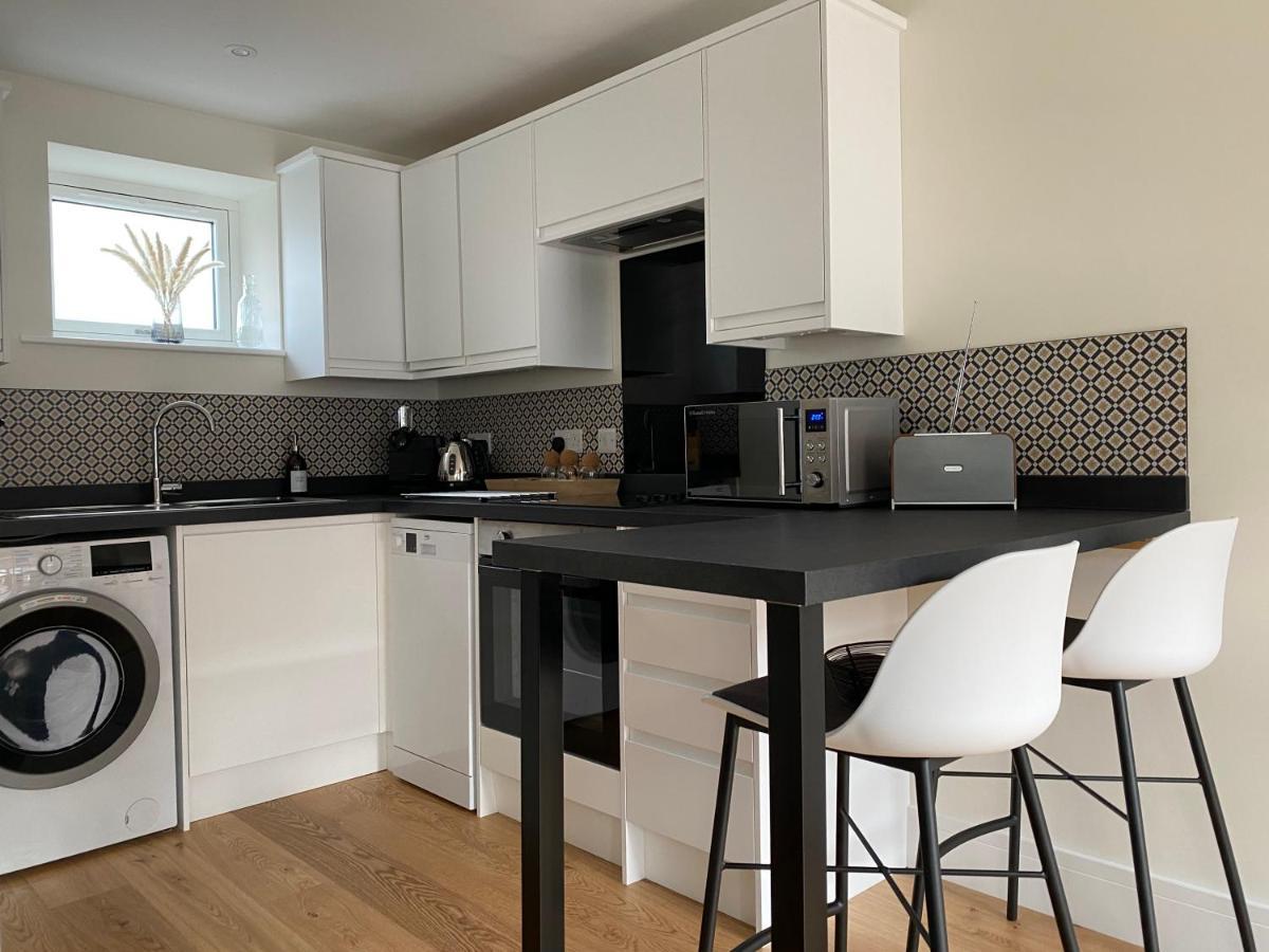 New Studio Apartment - Minutes Walk To Cathedral ソールズベリー エクステリア 写真