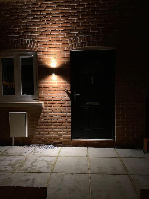 New Studio Apartment - Minutes Walk To Cathedral ソールズベリー エクステリア 写真