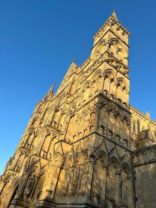 New Studio Apartment - Minutes Walk To Cathedral ソールズベリー エクステリア 写真