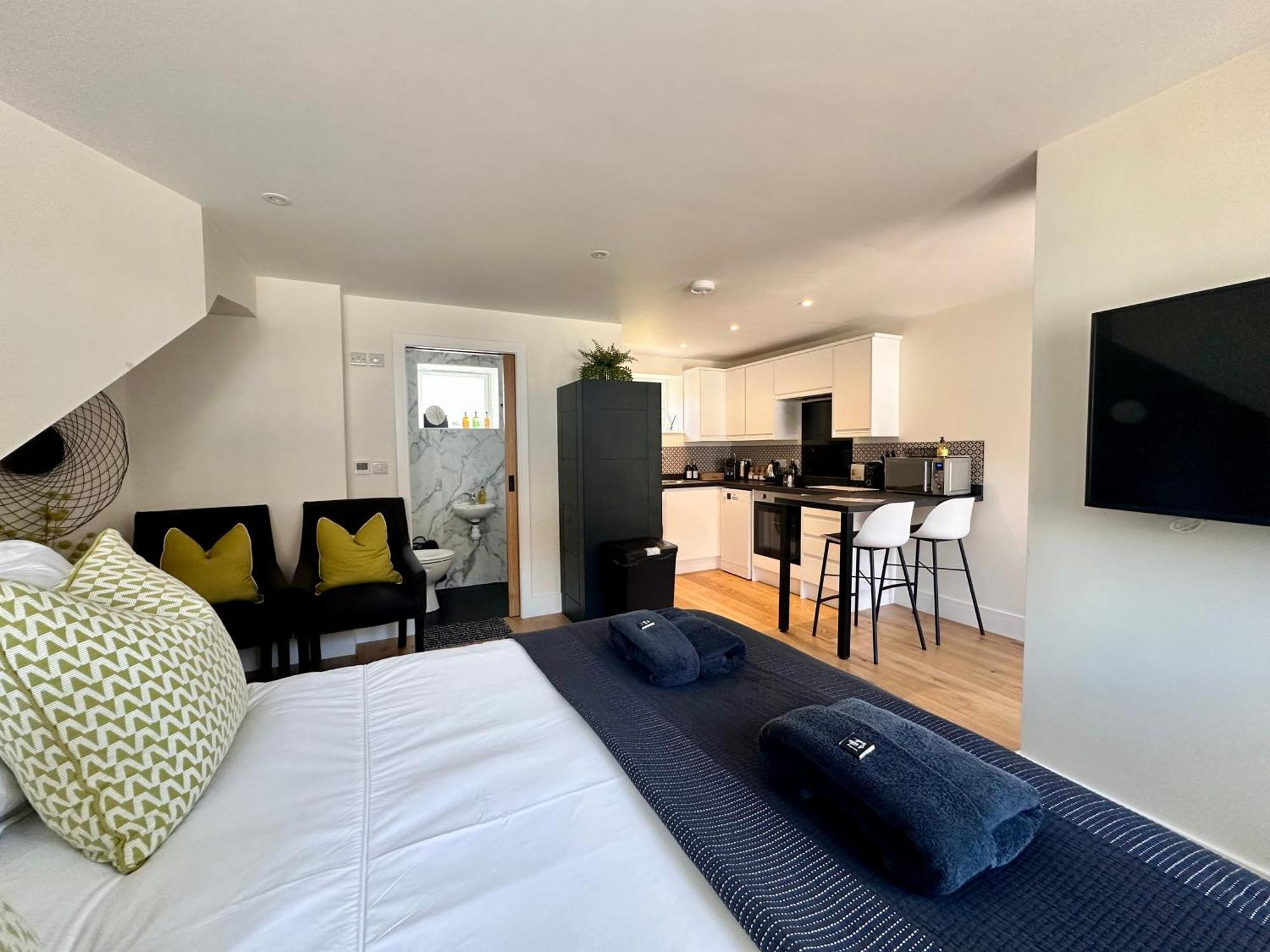 New Studio Apartment - Minutes Walk To Cathedral ソールズベリー エクステリア 写真