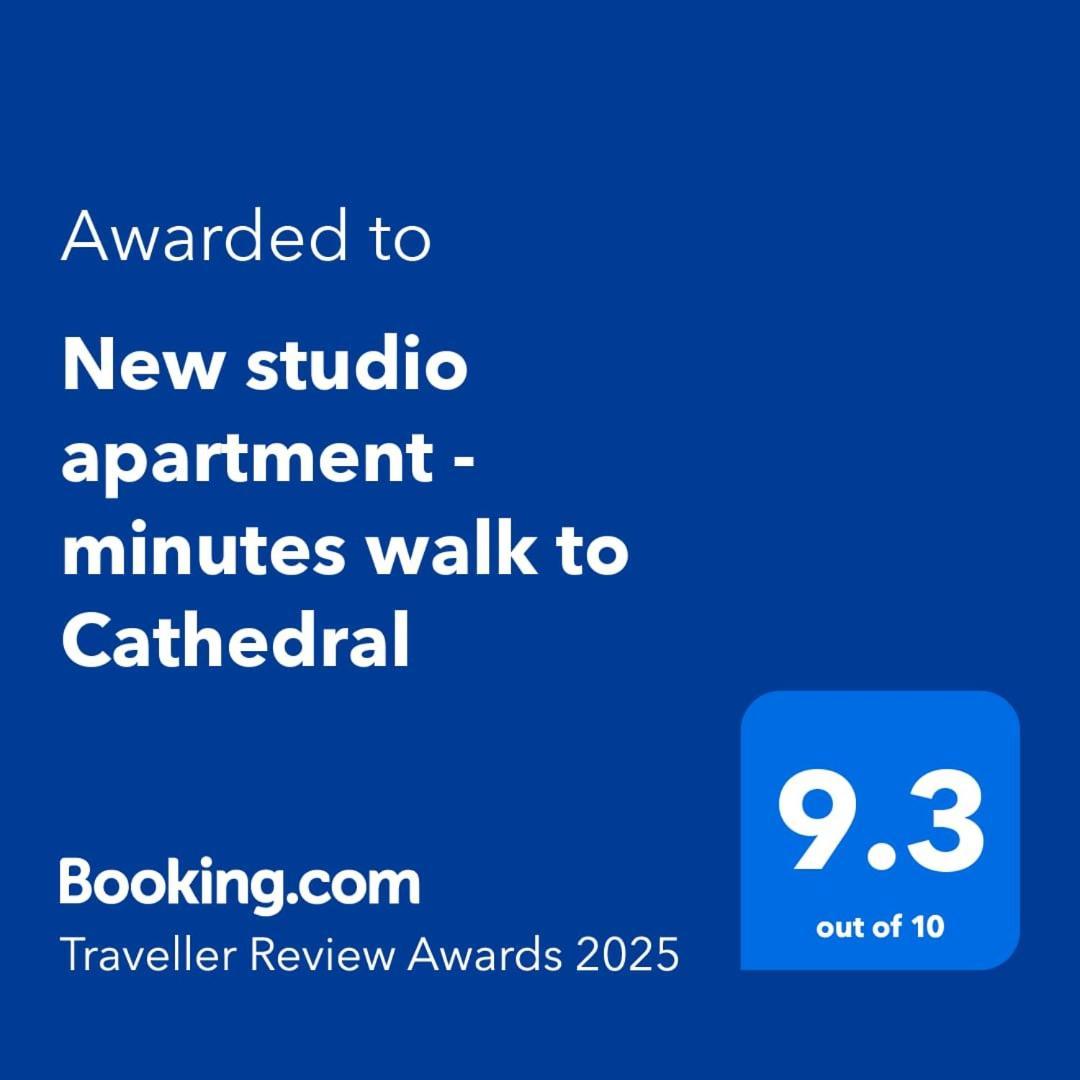 New Studio Apartment - Minutes Walk To Cathedral ソールズベリー エクステリア 写真